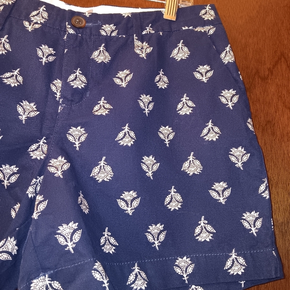 Old Navy~ Navy Blue White Floral High Waist Shorts Size 4 - Picture 9 of 10